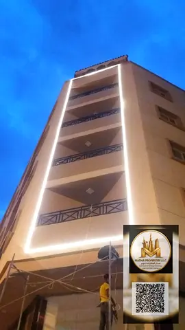 فرصة استثمارية في الراشدية عجمان بناية سكنية تجارية عمرها 6 سنوات مساحة 6000 قدم تضم شقق ومحلات بعائد سنوي يقارب 1.25 مليون درهم
