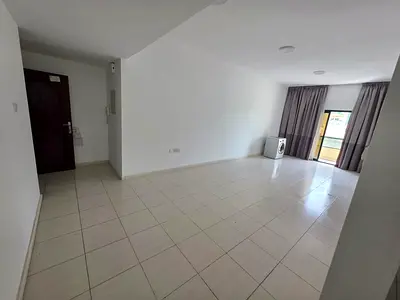 مجددة بالكامل – بلكونة – إطلالة جيدة – الراشدية 1 – قريب برج الساعة – موقع حيوي – سكن عائلي