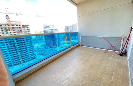 Spacious Studio: Ready to Move in Well Maintained