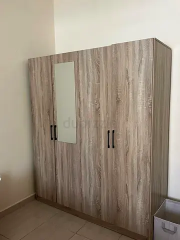 Queen size bed,3-Door Wooden Wardrobe,with Mirror  - excellent Condition