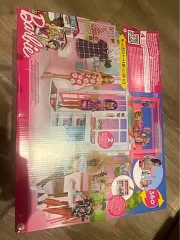 CLEARANCE BRAND NEW BARBIE DOLLHOUSE PLAYSET