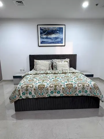 King Size Bed + 2 Side Tables + Vanity