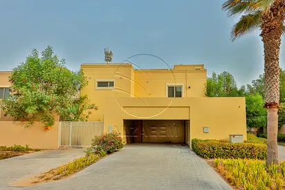 √ Private Pool | Type A | Tenanted | CORNER √