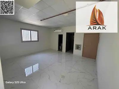 ستوديو أول ساكن للإيجار السنوي في الجرف 1 مساحة واسعة خلف فندق راديسون بلو