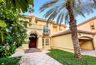 Lake View | Partially Upgraded | Villa For Rent