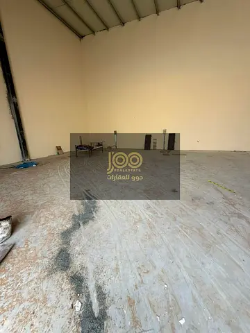 المستودع جاهز للاستلام الفوري  الكهرباء 13 مساحه 2400