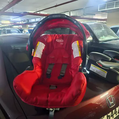 Graco Infant Car Seat - Red, Good Condition (Detachable Carrier)