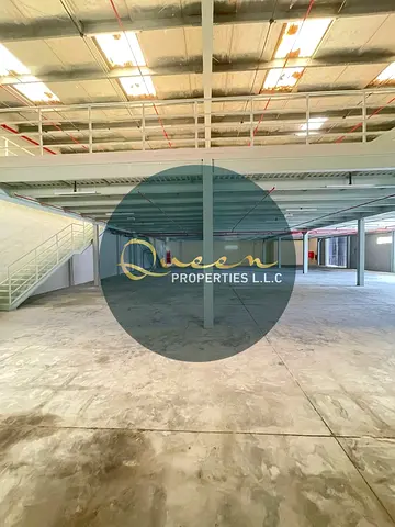 مستودع 14000 قدم للإيجار بالجرف الصناعية 1 عجمان كهرباء 50 كيلو وات موقع مميز جاهز للتشغيل