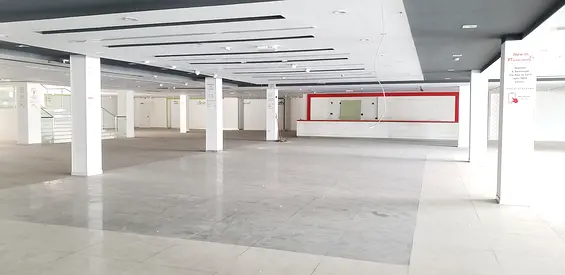 Showroom available in int 4 sharjah