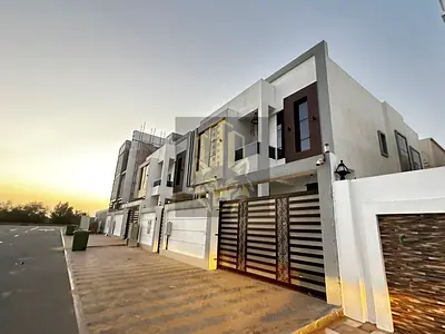 فيلا للإيجار بالحليو 1 عجمان، 5 غرف ماستر، مجلس وصالة، غرفة خادمة، موقع مميز، تشطيب حديث، الإيجار 85,000 درهم دفعة واحدة سنوياً.