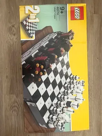FLASH SALE BRAND NEW LEGO 40174 ICONIC CHESS SET DENTED BOX