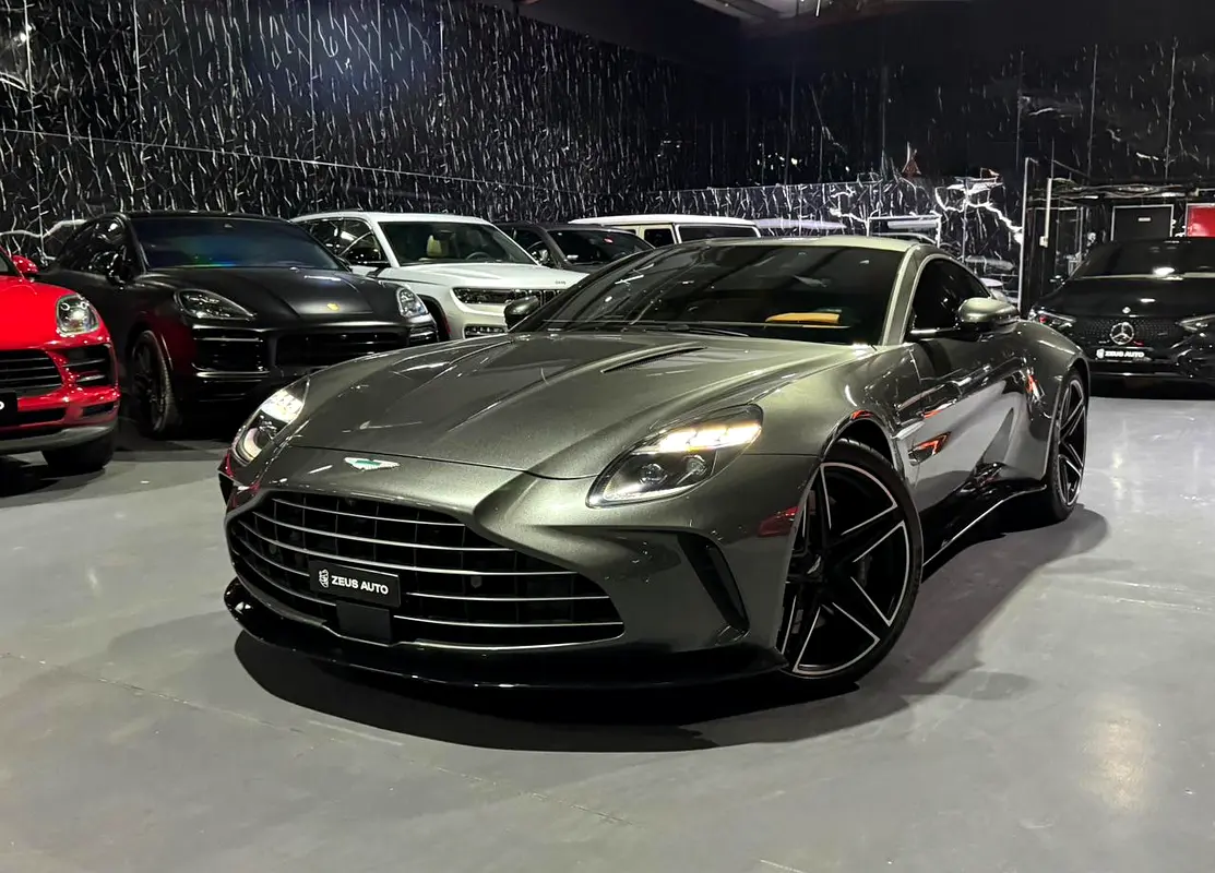 Aston Martin Vantage 2025 — photo 1 of 19