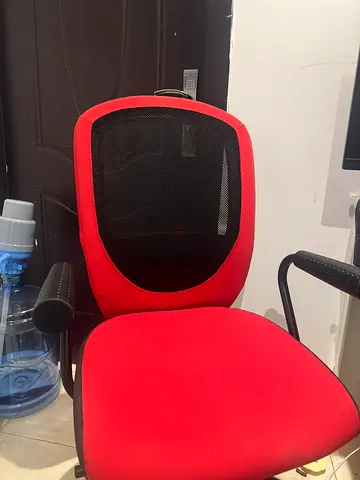 Red mesh back office chair in good condition