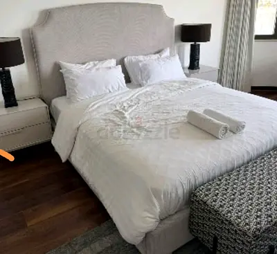 Selling high quality luxury Bed with two side tables and box