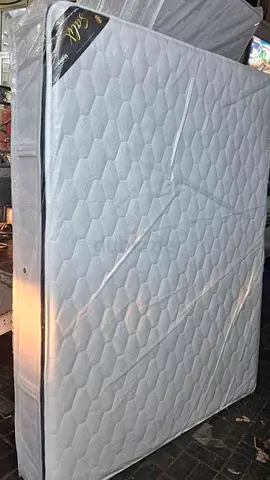 Brend New King size 180x200 spring Top memory foam matress Available 28 cm thikniss