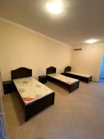 Huge master room available for rent in Al Barsha 1 (MOE)