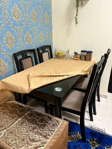 Dinning table with 4 chair.