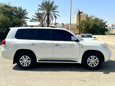 FOR SALE FIRST OWNER TOYOTA LAND CRUISER FULL OPTION GXR V8 4.7 2009 GCC With 2 Keys