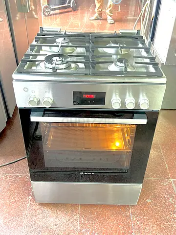 Bosch gas cocker with gas oven for family used