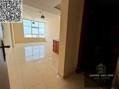 استوديو واسع للإيجار السنوي في برج الأورينت ليوارة 1 عجمان بإطلالة بحرية ومطبخ شبه منفصل مع باركينج مجاني وتكييف مركزي بسعر 26000