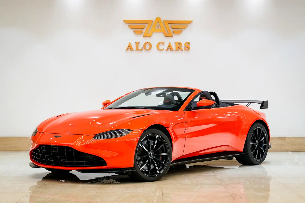 Aston Martin Vantage 2022 — photo 1 of 11