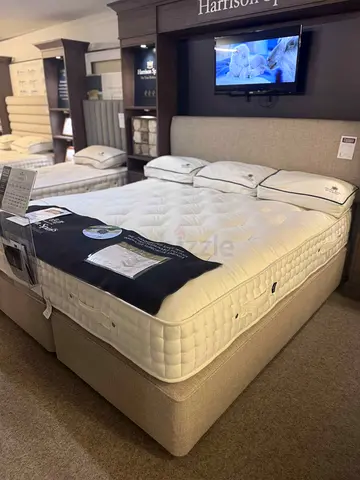 King size elegant bed (showroom condition) -