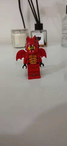 LEGO Collectible Minifigures Series 18 Dragon Suit Guy