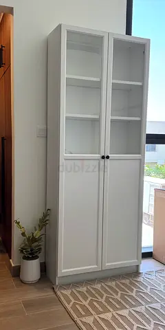 White IKEA bookshelf/cabinet