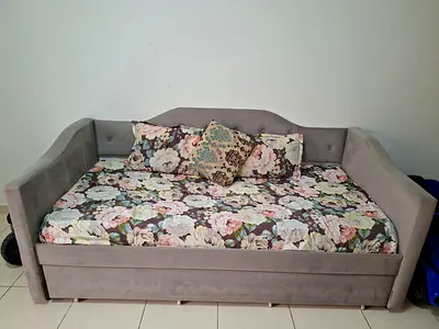 Comfortable Pull-Out Day Bed + 2 Free Mattresses