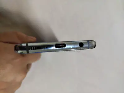 Selling Samsung S10 phone