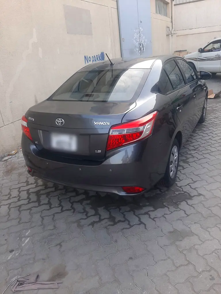 Toyota Yaris 2015 — photo 1 of 9