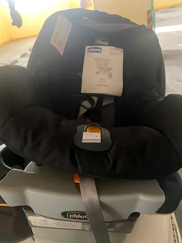 Chicco Infant Car Seat with Base - Good Condition