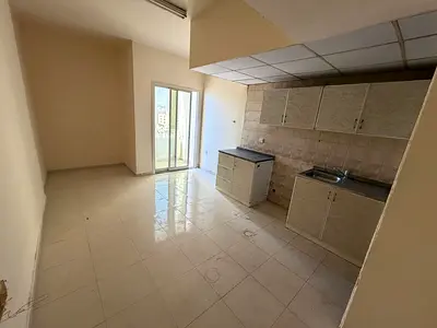 استديو _ ايجار سنوي _الروضه 1 عجمان _ تكيفات مركزي _بلكونه اطلاله ممتازه  _صيانه علي المالك _ قريبه الي مخرج الشيخ محمد بن زايد