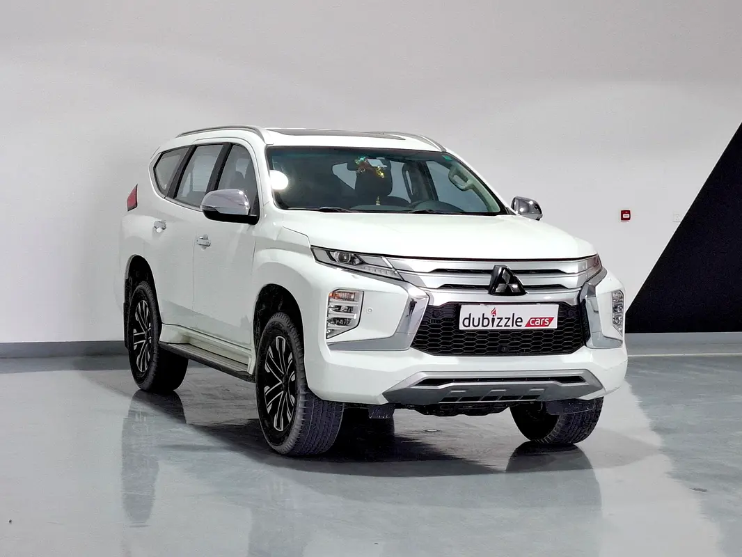 Mitsubishi Montero Sport 2023 — photo 1 of 14