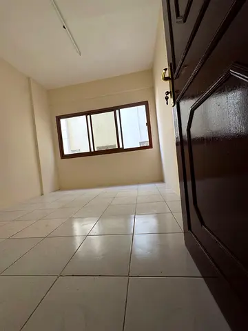 موقع مميز _ شارع رئيسي _ مساحات كبيرة _ سعر مناسب جدا _ عائلات