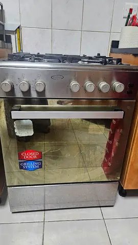 Gas cooker with Oven