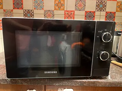 Samsung countertop microwave - good condition