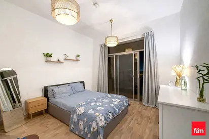 Vacant | Convertible 2 Beds | Upgraded | Furnished