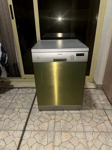 Siemens, Stainless steel built-in dishwasher - Excellent working condition. Very new, rarely used.