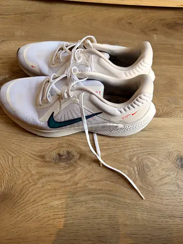 Nike Quest 4 Running Trainers – Size 42.5 / UK 8 – Good Condition