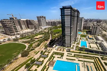 Park View|Corner Unit|Brand New |Walk To The Mall