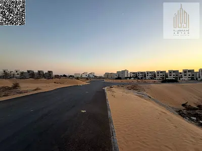 للبيع: أرض استثمارية سكنية مع تصريح فيلا/تاون هاوس في عجمان، منطقة الحليو 2. مشروع الحليو 2. مساحة الأرض: 160 متر مربع / 1722 قدم مربع. تصريح بناء للط