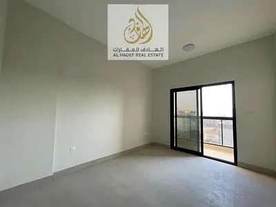 🏡✨ فرصة مميزة للإيجار السنوي في عجمان – الجرف 3 ✨🏡  متاح الآن شقة غرفة وصالة بمواصفات ممتازة في منطقة الجرف 3، موقع استراتيجي قريب من السوق الصيني و