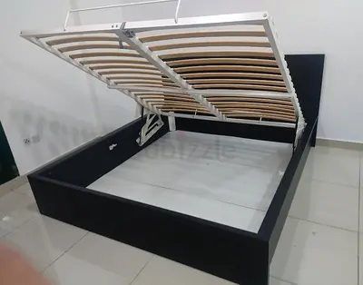 IKEA hydraulic king‑size bed (180 × 200 cm) with  IKEA mattress
