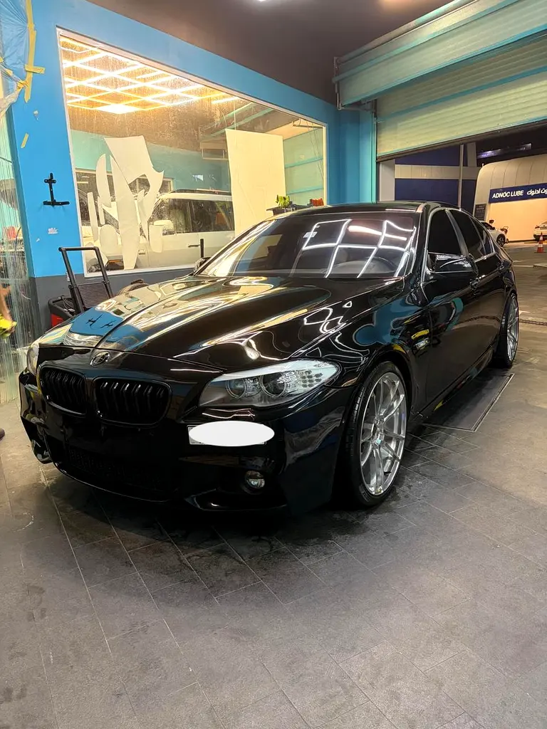 BMW 5-Series 2012 — photo 1 of 9