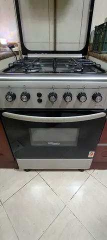 Used freestanding gas cooker with oven - good working condition