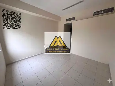 استديو مساحة كبيرة | مطبخ منفصل تماما | استديو نضيف جدا | موقع مميز بجوار ابراج الفالكون | موقع مميز بالقرب من جميع الخدمات