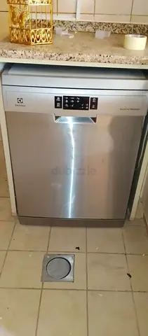 Electrolux stainless steel free-standing dishwasher - good condition