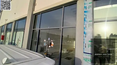 محل للإيجار السنوي بالراشدية 1 على الشارع مباشرة بجوار نادي عجمان مساحة 45 متر بسعر 45000 درهم على 4 أو 6 دفعات تأمين كاش أو شيك موقع مميز مناسب لمختل