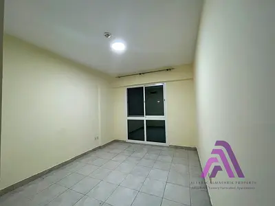 Prime Location Ready to move Vacant Bed with Balcony